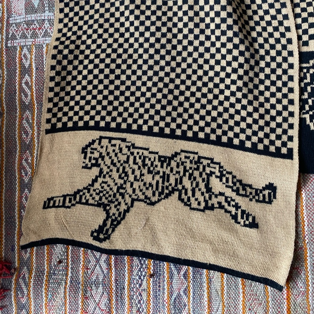 Tiger scarf - Picture 2 of 3